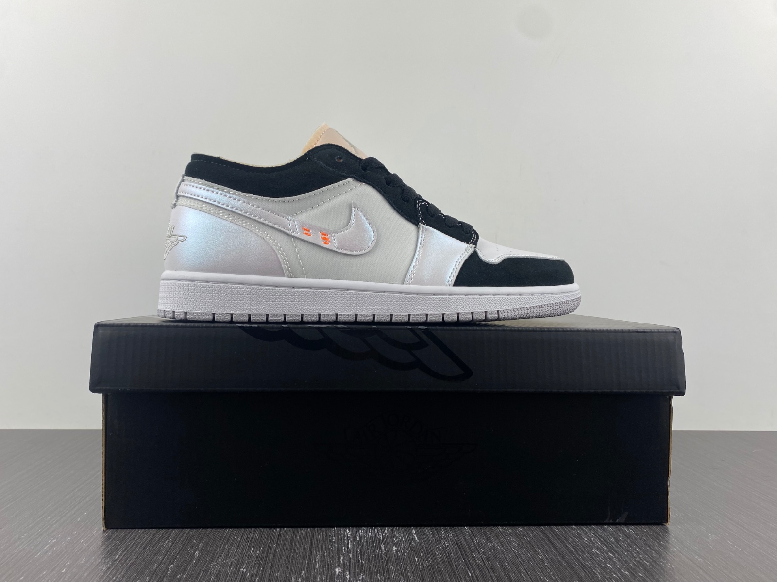 AIR JORDAN 1 LOWR  White Black DR8867-400