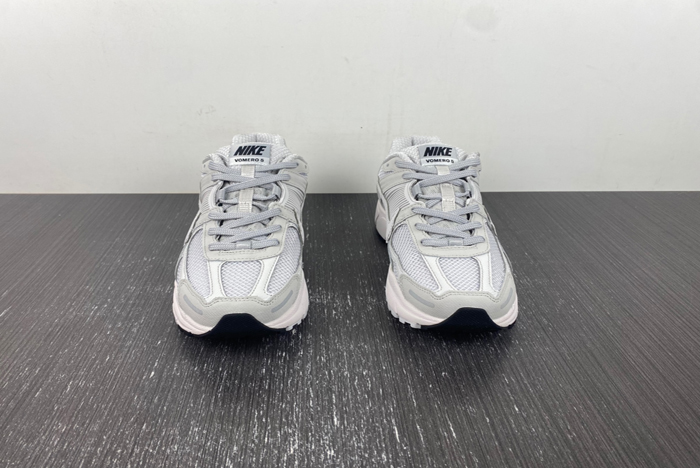 NIKE  Air Zoom Vomero  BV1358-001